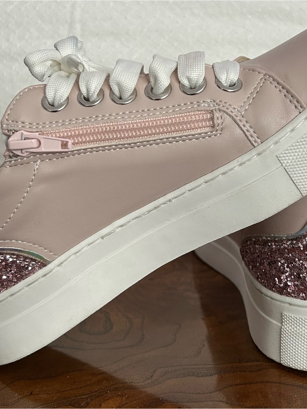 ROSE LEATHER/GLITTER SNEAKERS ALMOST NEW
